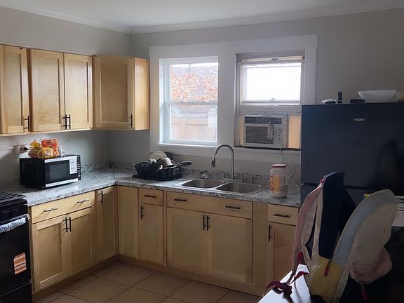 3rd image of 1439 Pillow St