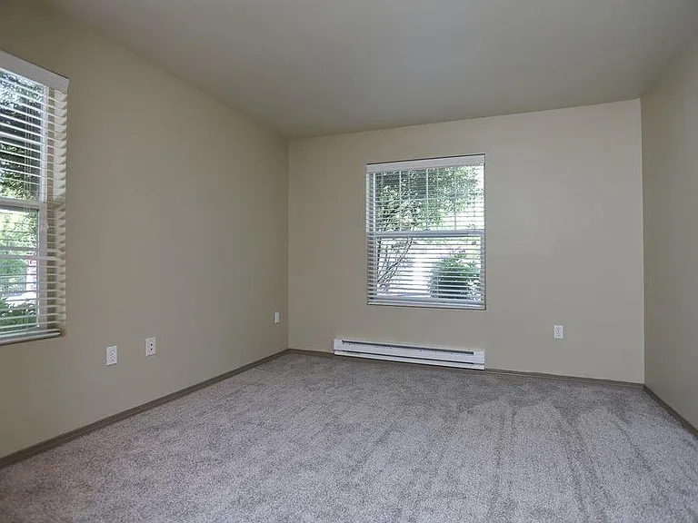 The Knolls at Inglewood Hill Apartments — Photo 11