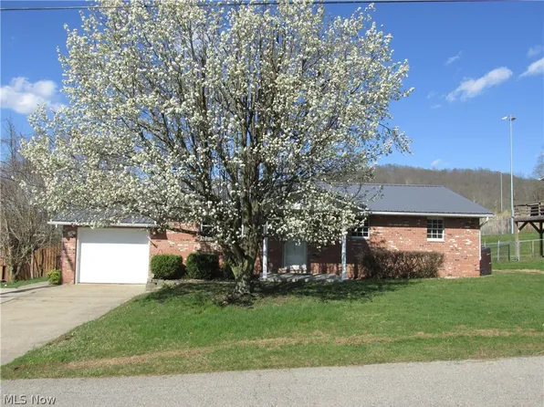 413 Fay Ave, Saint Marys, WV 26170