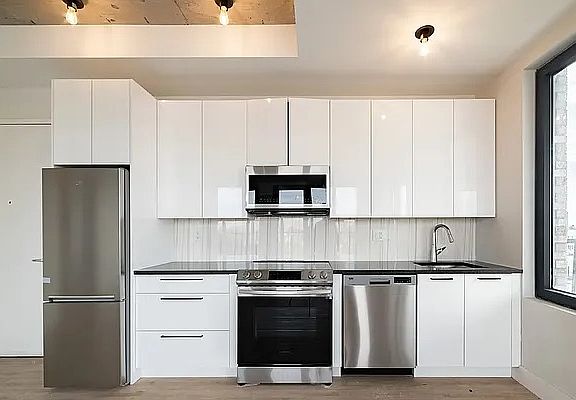 2nd image of 815 Flatbush Ave #506
