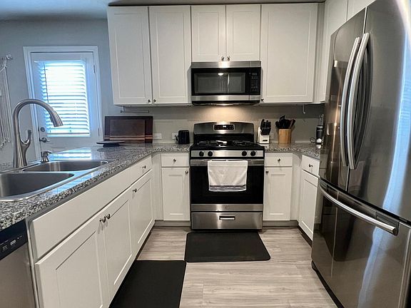 3rd image of 7227 Lavaca Blf
