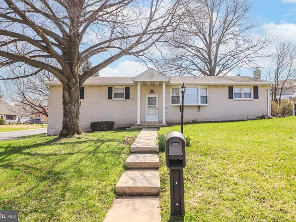 426 Edgewood Dr, Lebanon, PA 17042