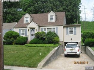 32 McCosh Rd, Montclair, NJ 07043