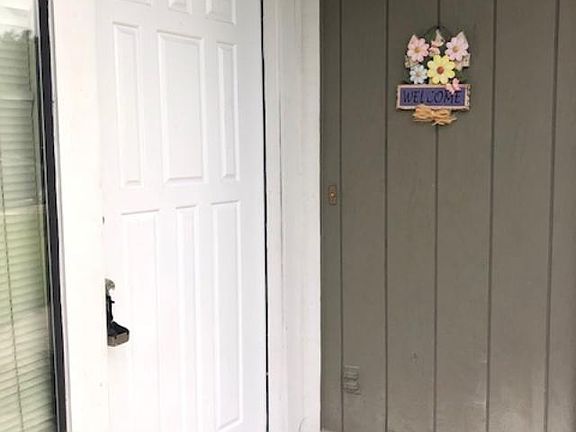 2nd image of 12076 Candlewyck Ln