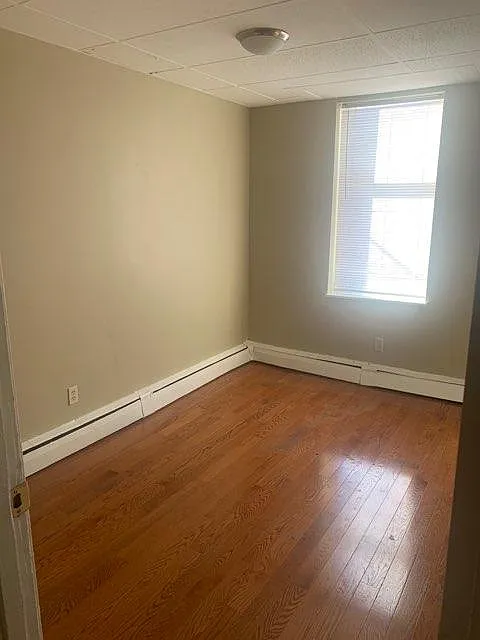 2 bed, 800 sqft, $1,000 — Photo 3