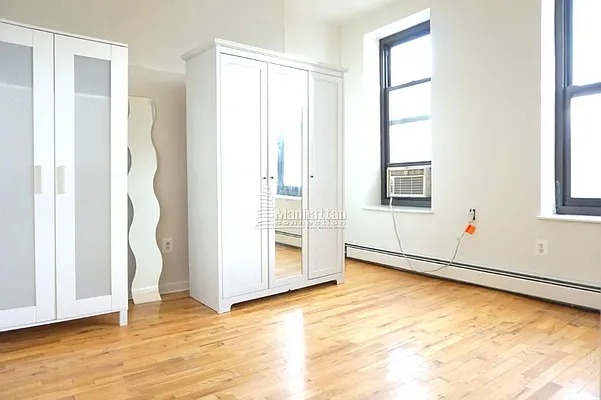 Rented by Manhattan Connection | media 19