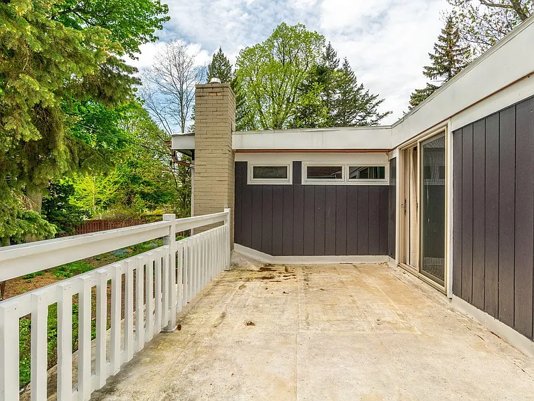 27 Morris Ave — Photo 24
