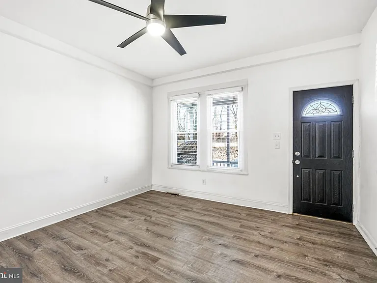 11 E Atlantic Ave — Photo 7