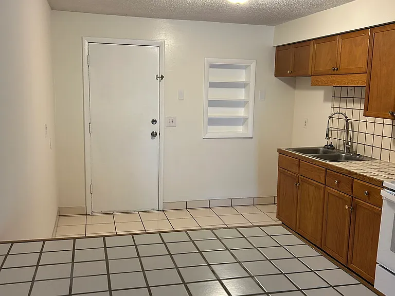 1218 Hickman Rd #13 — Photo 13