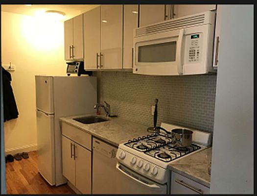 2nd image of 231 E 50th St #35
