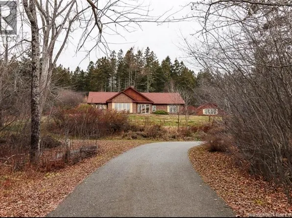 1623 Main St, Hampton, NB E5N 6H2