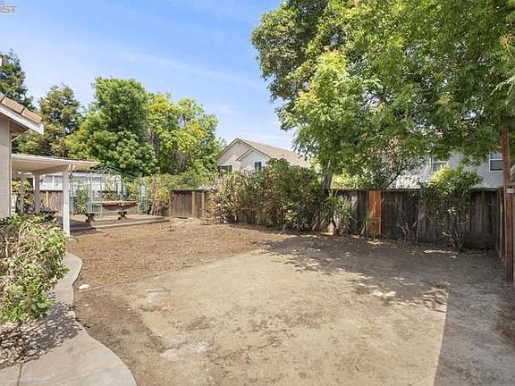 5th image of 1700 Tahoe Cir