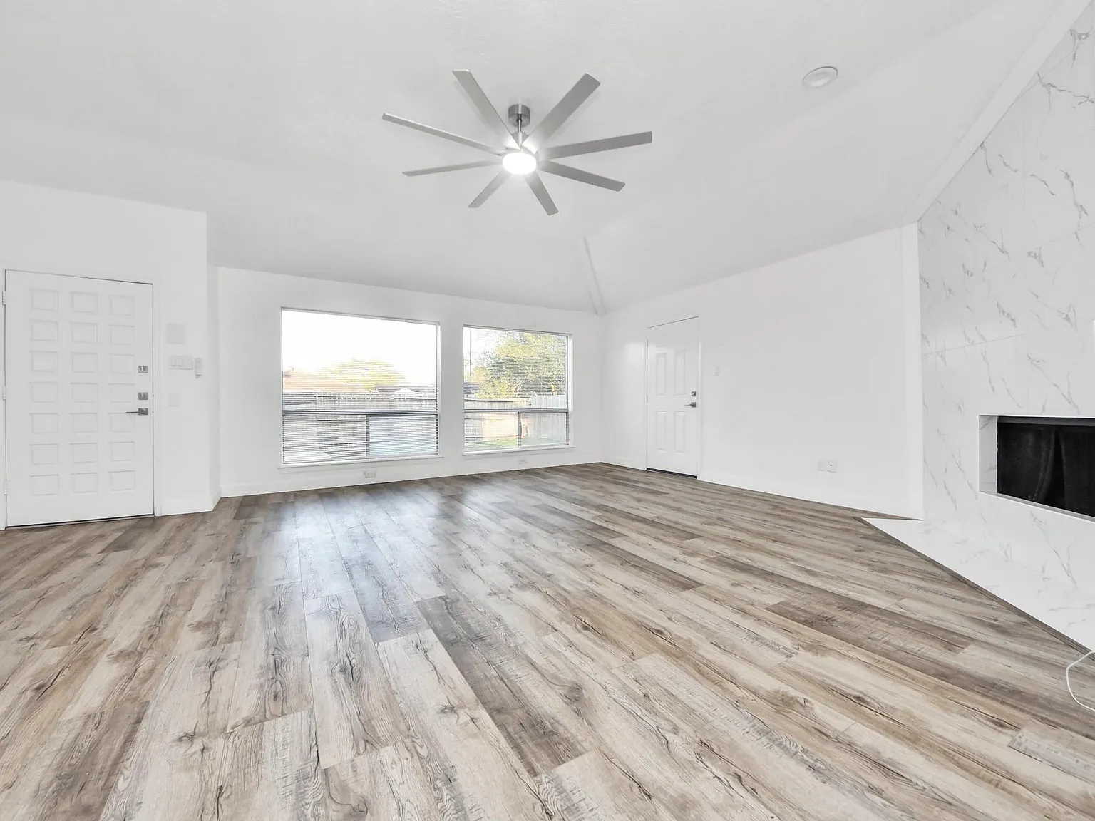 4 bed, 2.0 bath, 1748 sqft, $2,000 — Photo 3