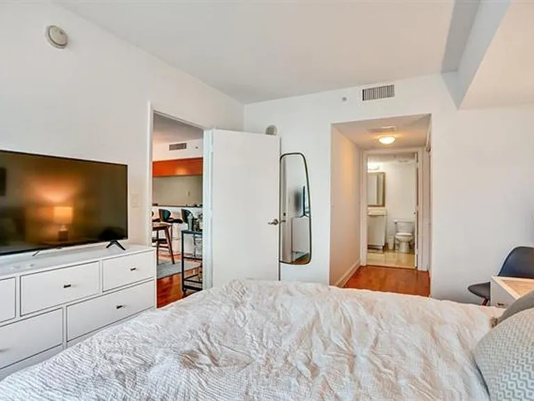 1800 N Bayshore Dr #1610 — Photo 14