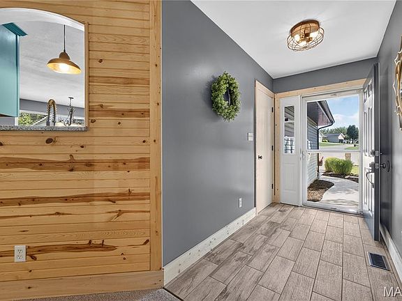 4th image of 411 Bridle Ridge Ct