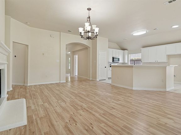 5th image of 2218 Jacqueline Dr