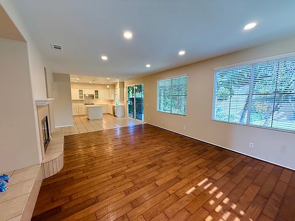 5th image of 12190 Roseville Dr