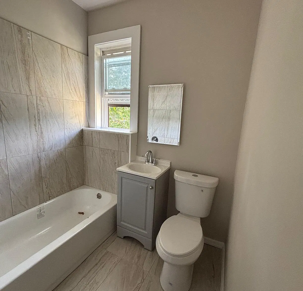 3 bed, 850 sqft, $2,100 — Photo 4
