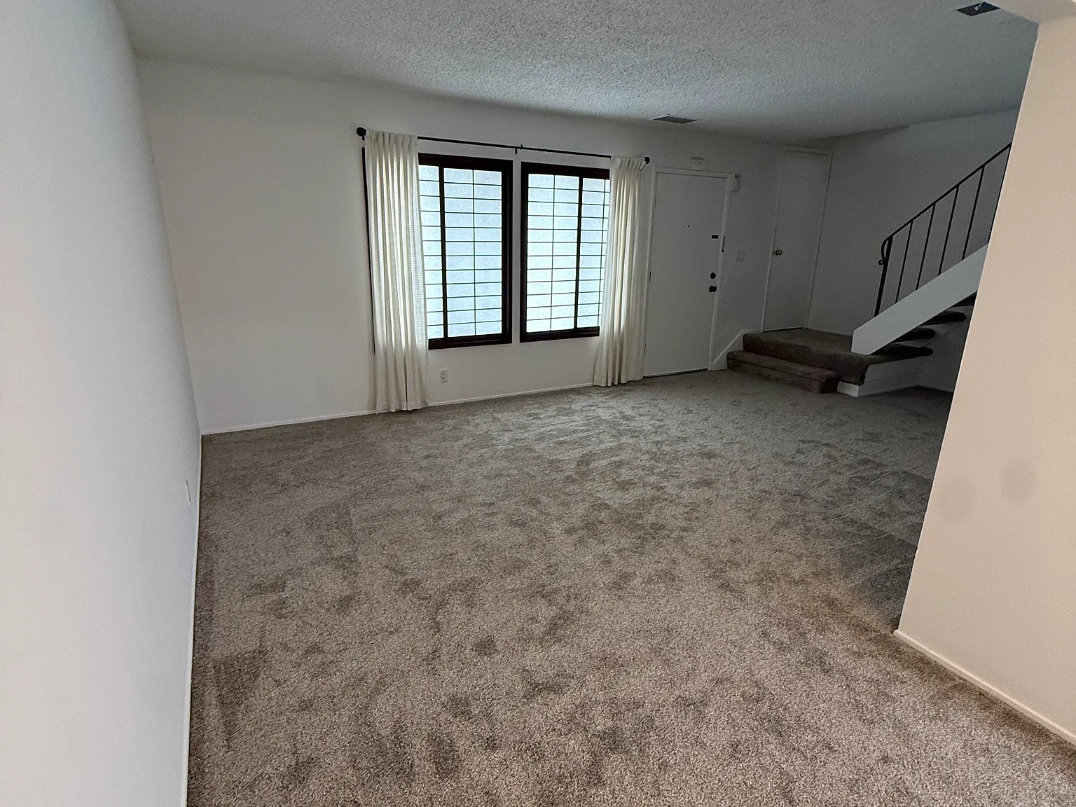 3 bed, 1.5 bath, 1156 sqft, $3,400 — Photo 2
