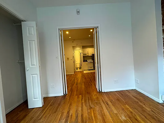 Rented by KNOCKKNOCK LLC | media 25