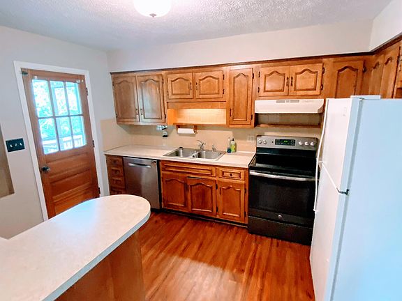 2nd image of 229 Maple Hills Dr