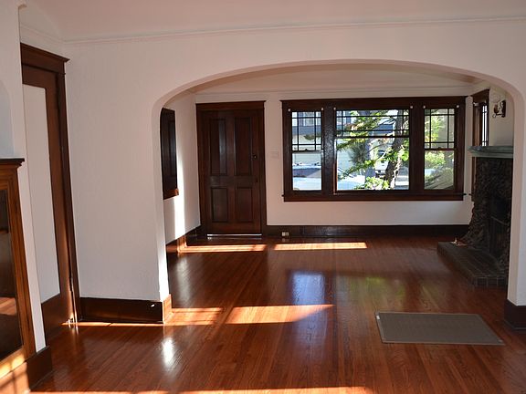 2nd image of 1021 Pacific St
