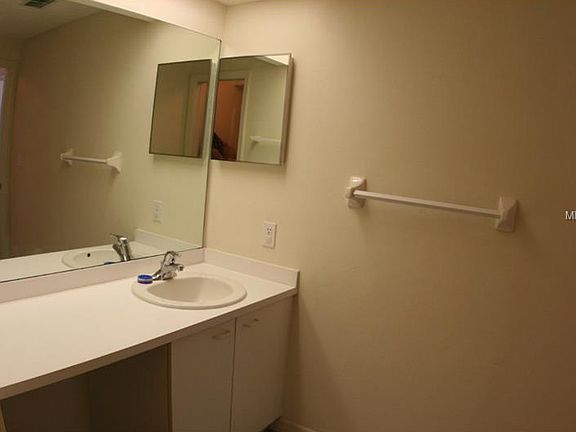 5th image of 20 Emerald Bay Dr