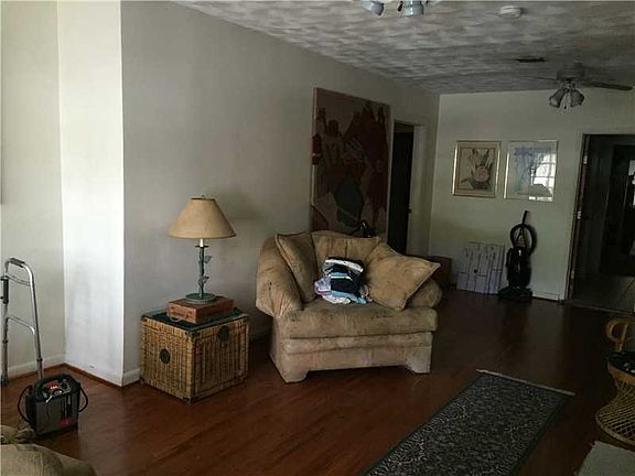 4th image of 418 SW 11th St