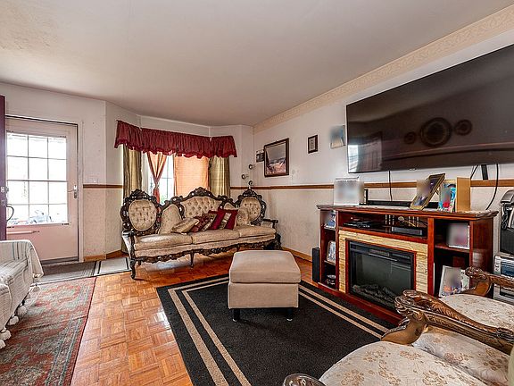 5th image of 28 Northfield Ct