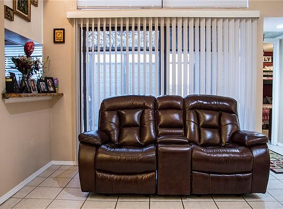 5th image of 642 Bellaire Dr APT A