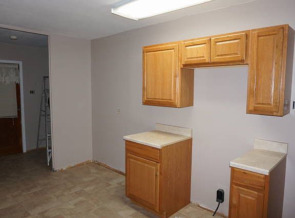 3rd image of 307 W Torrance Ave