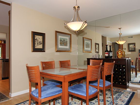 3rd image of 109 Oakridge Dr #109