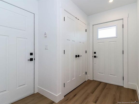 4th image of 37 Downsview Dr