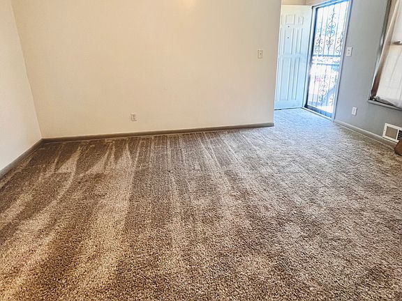 3rd image of 719 W Bundy Ave