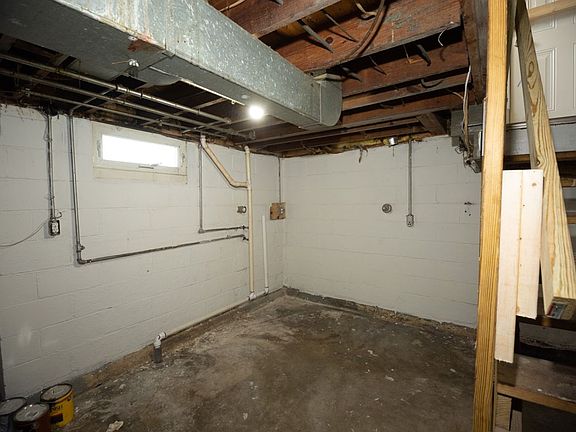 5th image of 5925 E 21st St