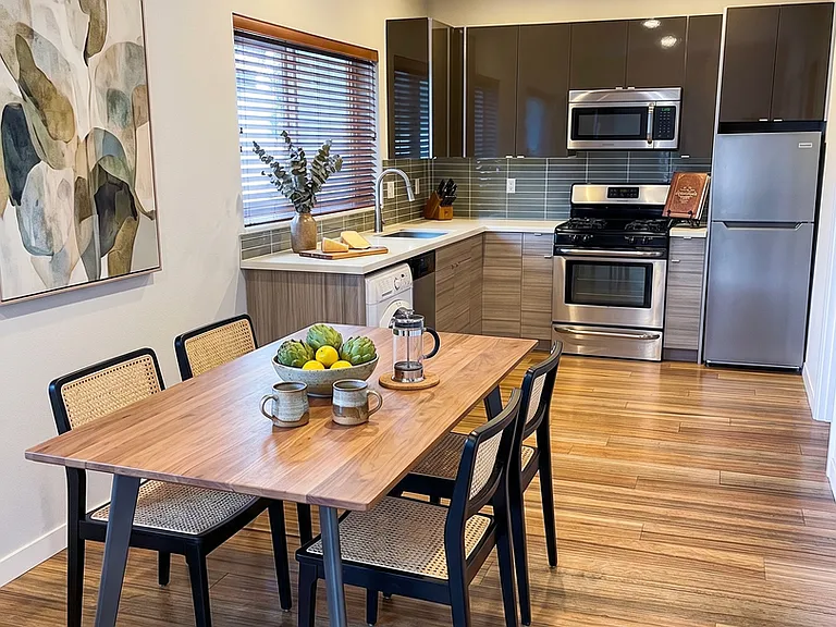 6408 Phinney - Located at the top of Phinney Ridge — Photo 35