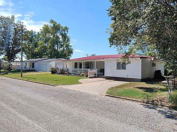 3rd image of 6 Comanche Dr