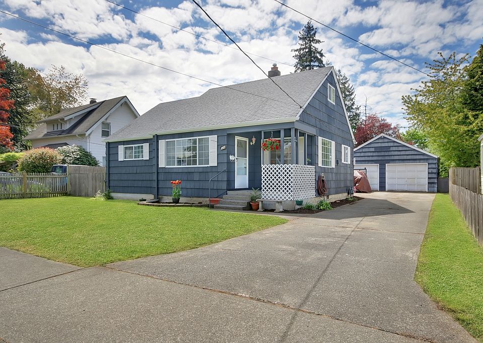 1st image of 526 10th St SE