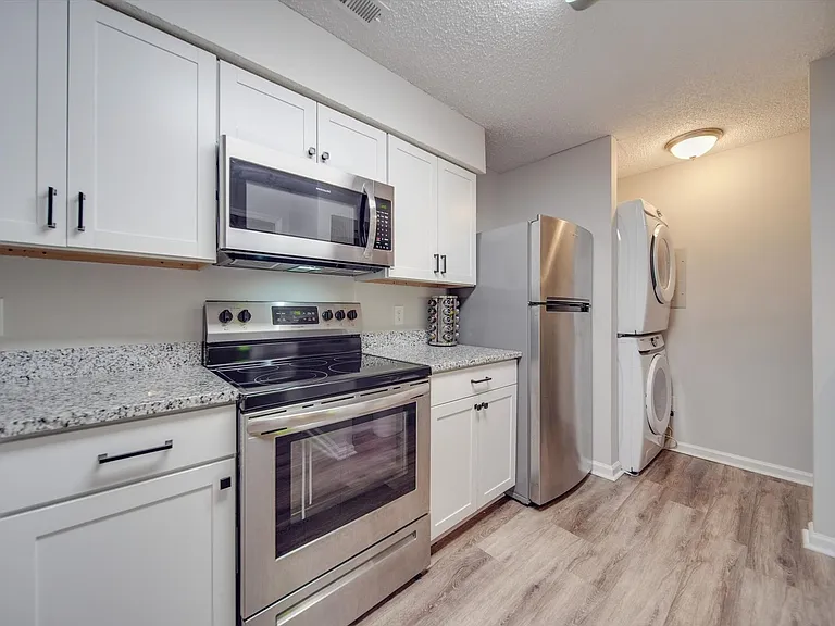 1052 Churchill Downs Ct #I — Photo 15