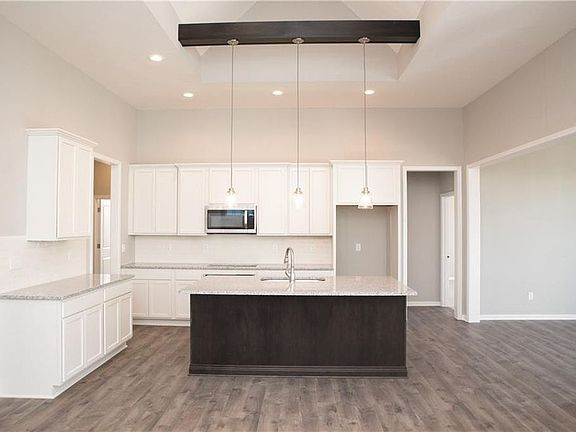 3rd image of 15534 Edenvale Dr