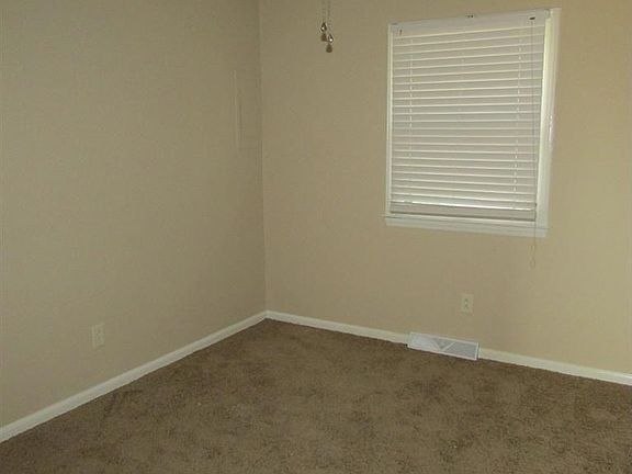 4th image of 306 Bellechase Ln
