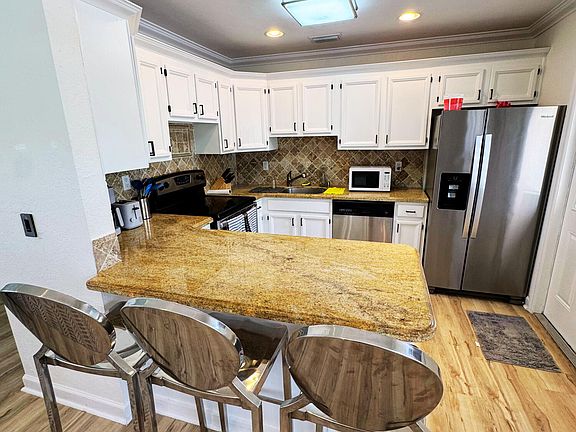 4th image of 300 NE 7th St