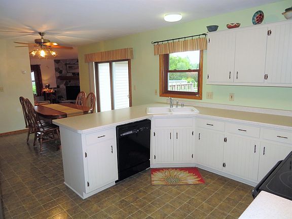 4th image of W355N5875 Bridle Ln