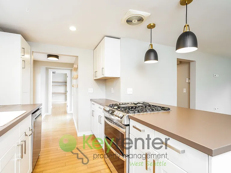 6707 34th Ave SW — Photo 9