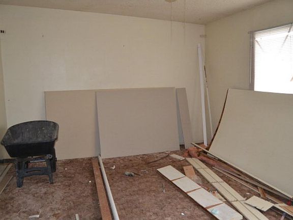 2nd image of 2101 Glenwood Dr