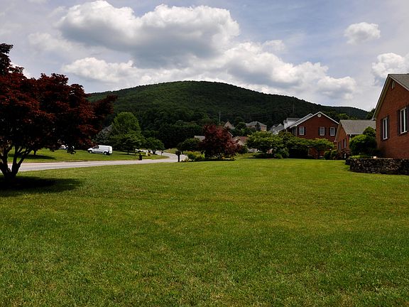 5th image of 464 Highland Dr