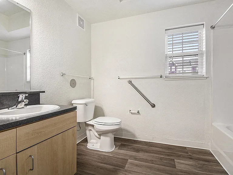 Lynbrook Apartments and Townhomes — Photo 27