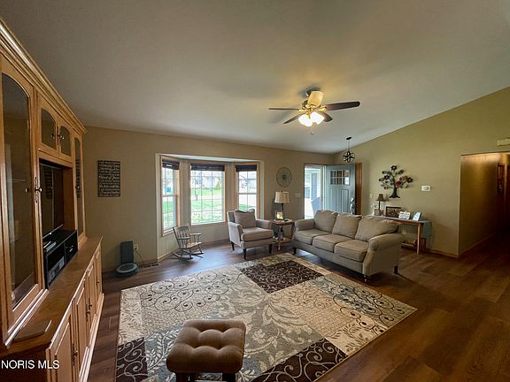 5th image of 207 Stauffer Dr