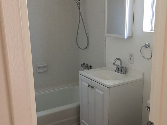 5th image of 1830 S Barrington Ave #1