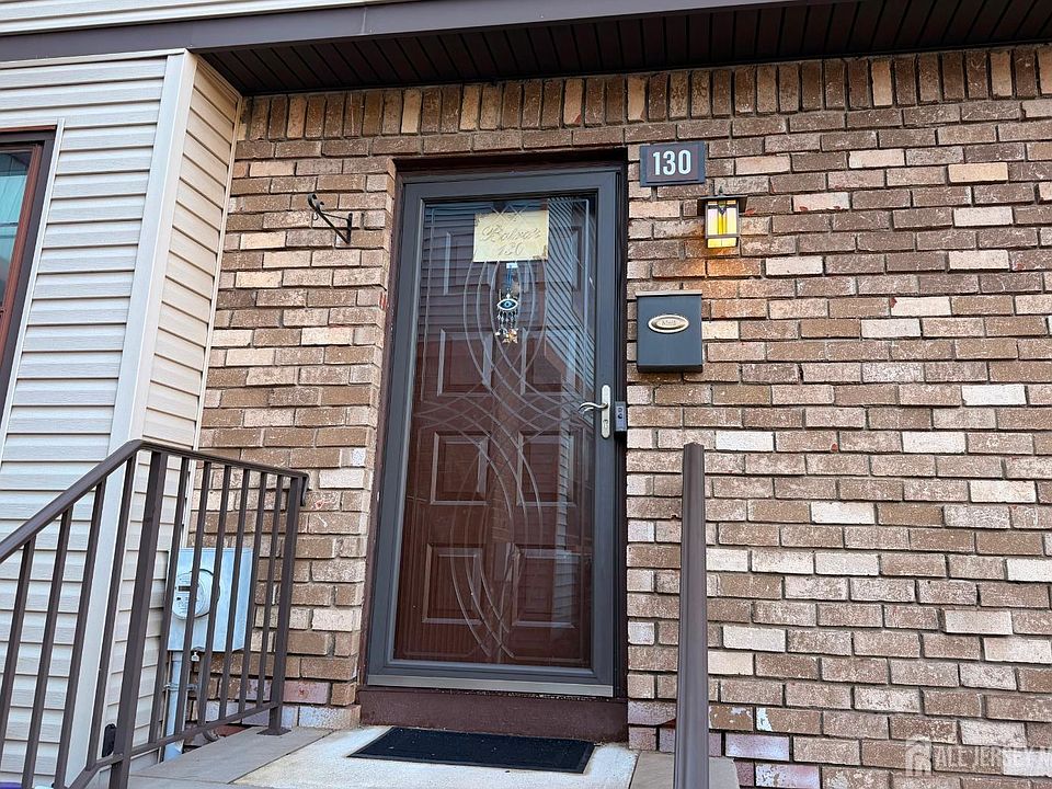 1st image of 130 Highview Dr